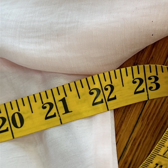 Chico’s pale pink button front blouse.  Size 2 (Medium).  Splits at hemline. - Picture 10 of 13